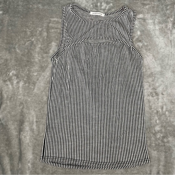 Tanktops 4 Piece Bundle Size Small - Picture 7 of 16